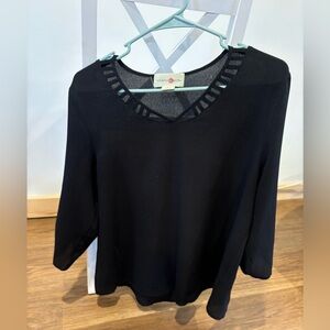 Black flowy shirt, it’s a great go to shirt!